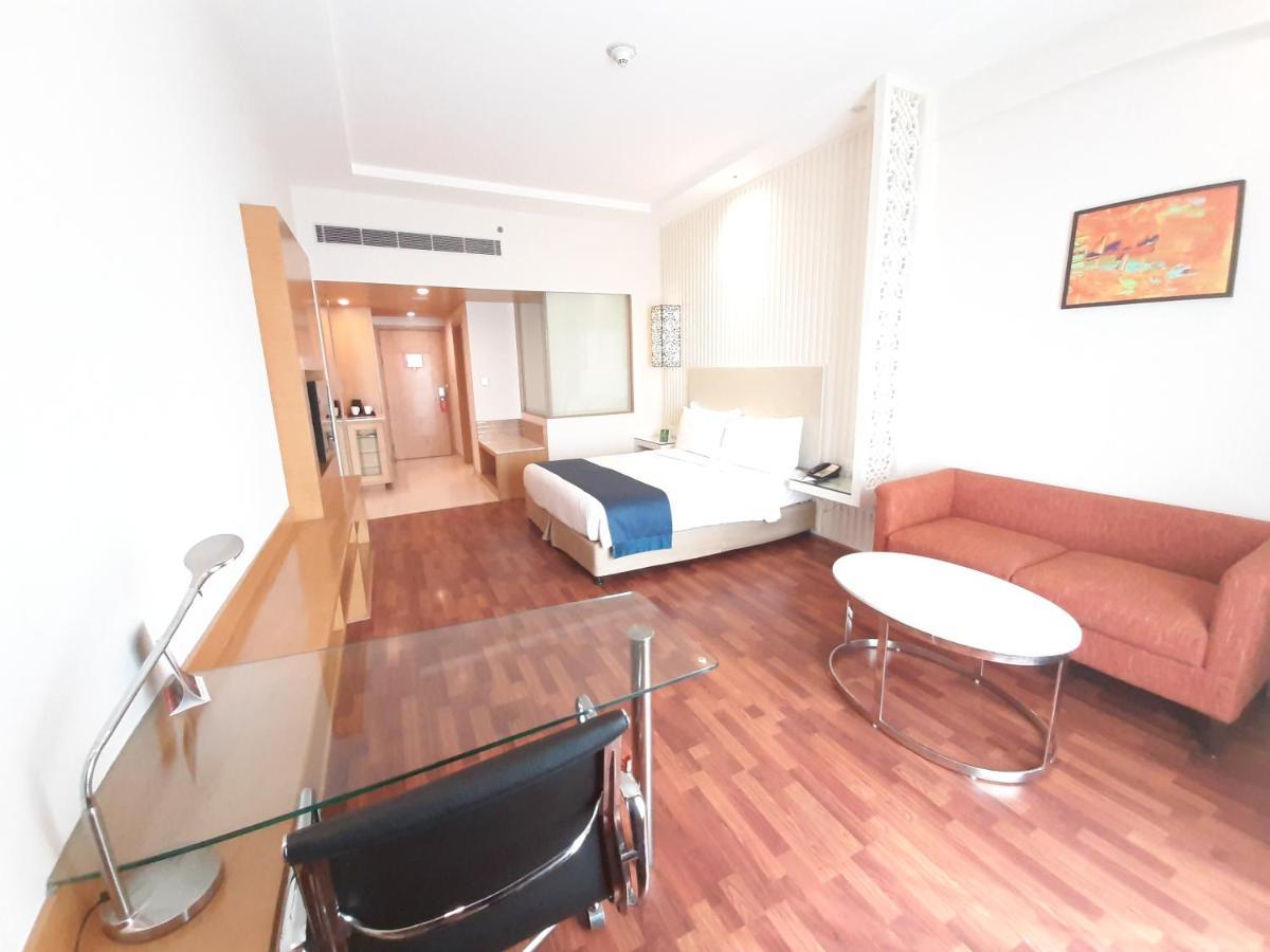 Holiday Inn Amritsar Ranjit Avenue By Ihg Εξωτερικό φωτογραφία